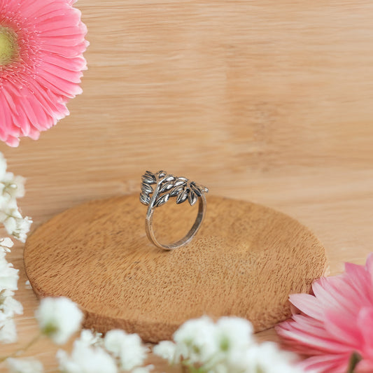 925 Vintage Sterling Silver Ring, Intricate Detailing, Elegant Statement Jewelry for Women, Timeless Design