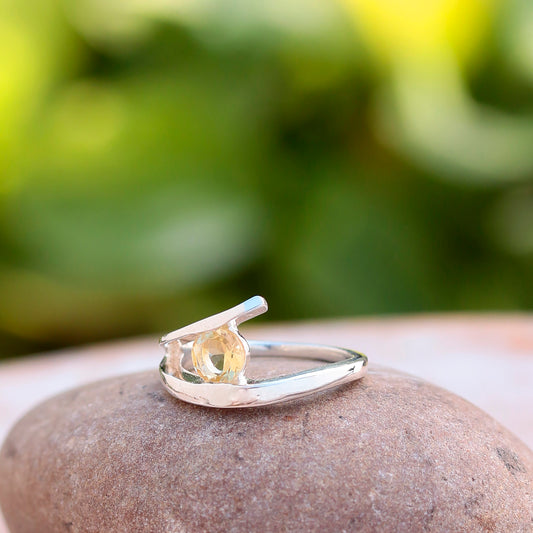 925 Sterling Silver Citrine Ring – Elegant Round Gemstone Design for Women, Perfect for Parties, Weddings, and Everyday Wear