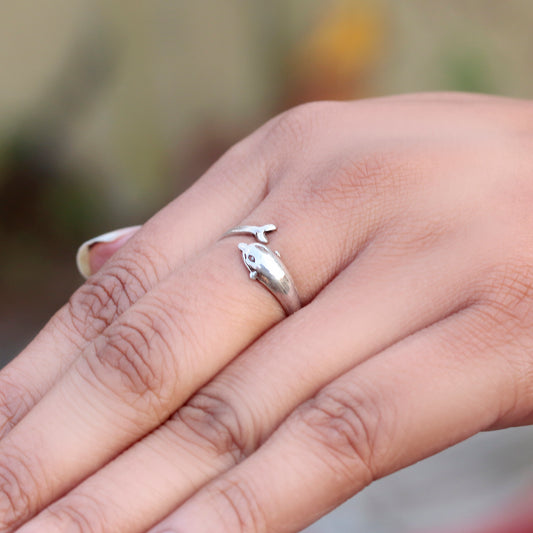 Silver Dolphin Classic Ring – Elegant Sterling Silver Jewelry for All Occasions