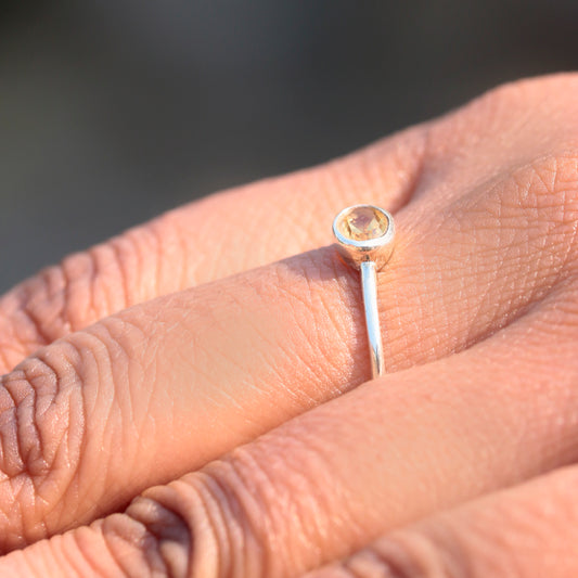 925 Sterling Silver Citrine Ring – Elegant Round Gemstone Design for Women Perfect for Parties and Everyday Wear