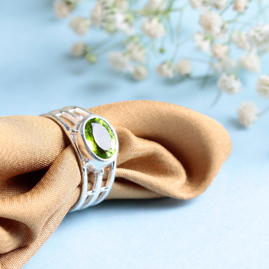 925 Handcrafted Sterling Silver Ring with Peridot Gemstone - Elegant Jewelry for Women