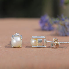 Motiya – Pearl Silver Stud Earrings
