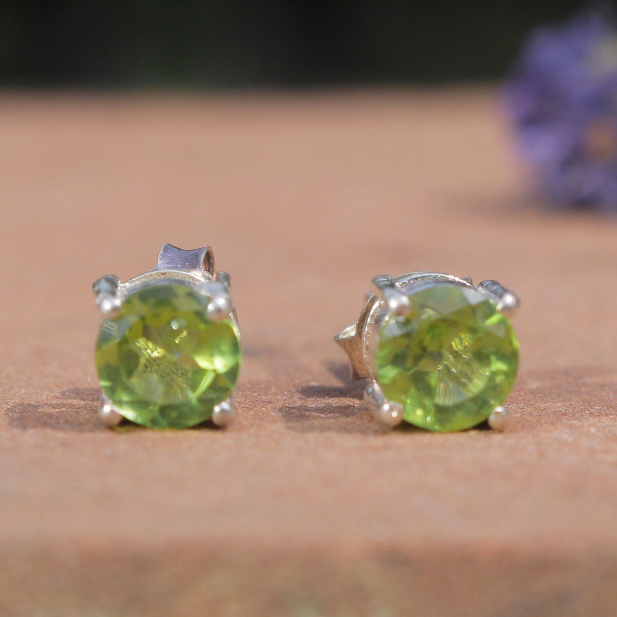 Tapas – Peridot Silver Stud Earrings