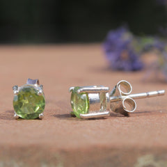 Tapas – Peridot Silver Stud Earrings
