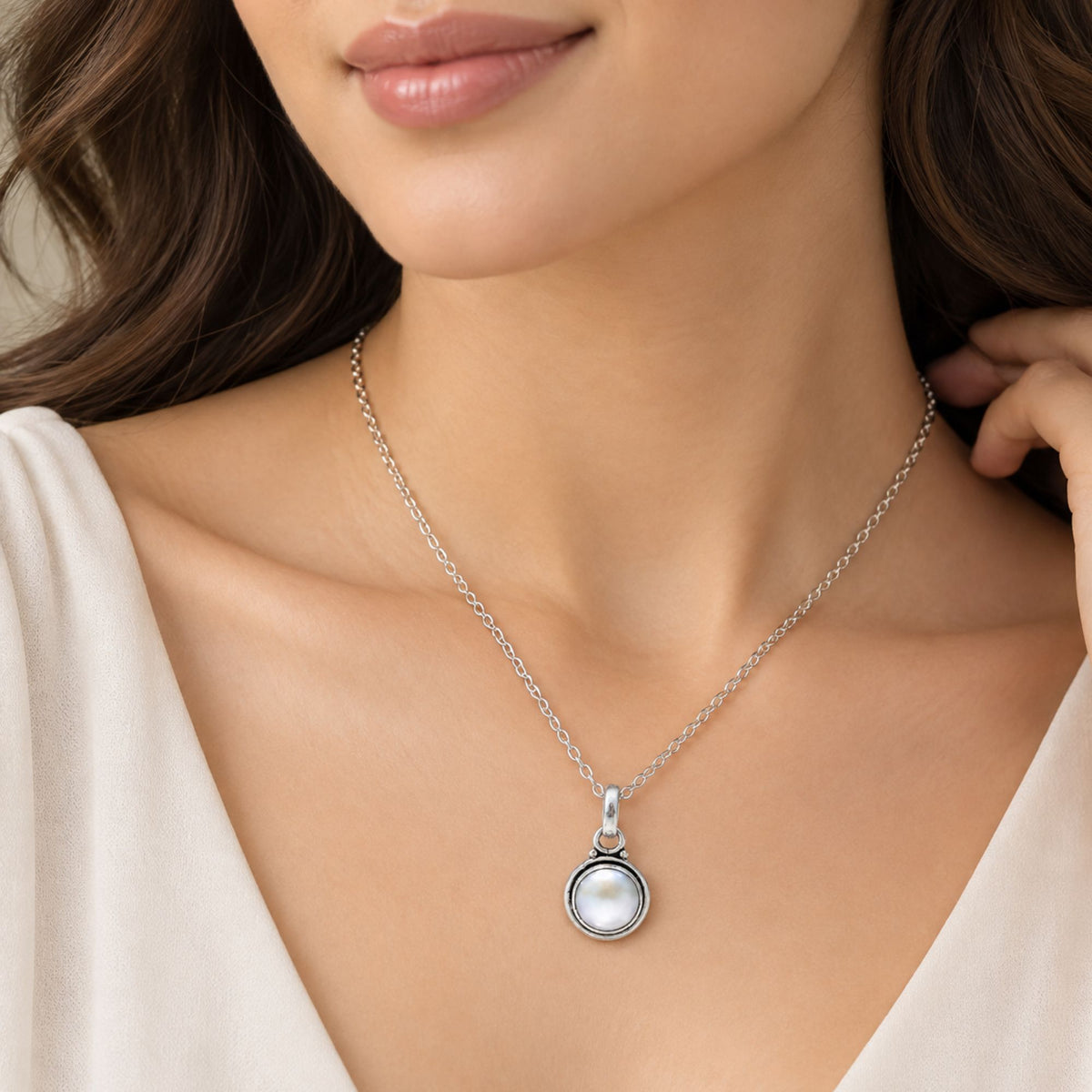 925 Sterling Silver Pearl Round Pendant Cabochon Cut Gemstone