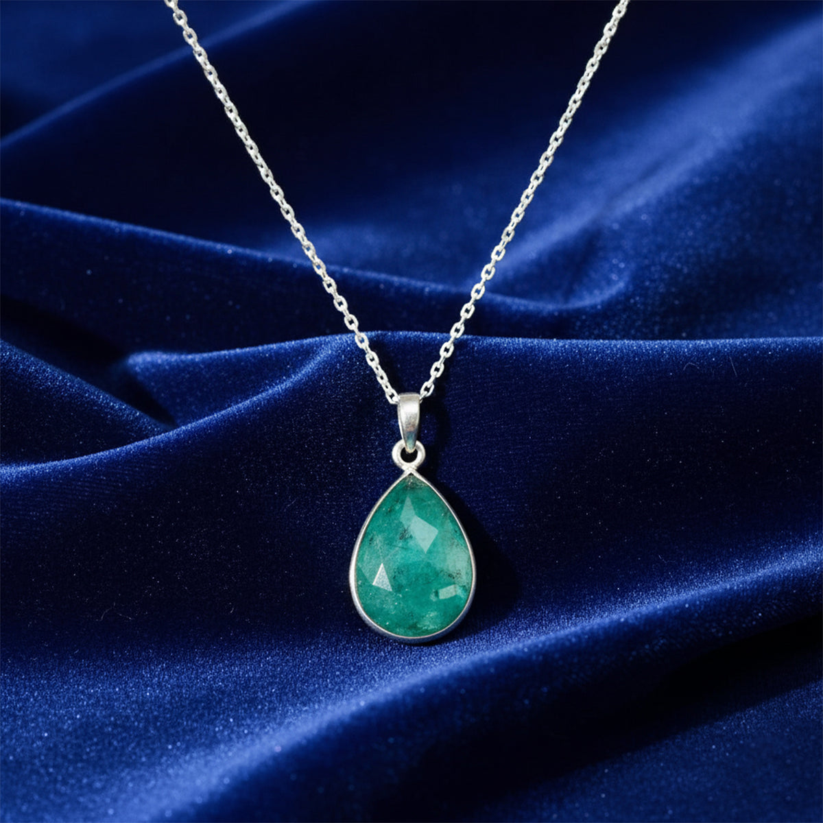 925 Sterling Silver Pendant with Natural Emerald – Gift of Elegance