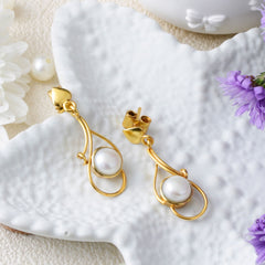 Swara – Pearl Gold-Plated Drop Earring