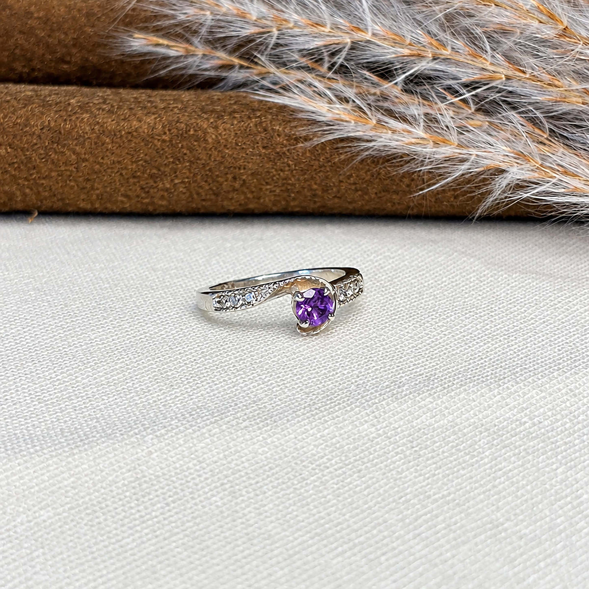 Aru - Amethyst Silver Ring