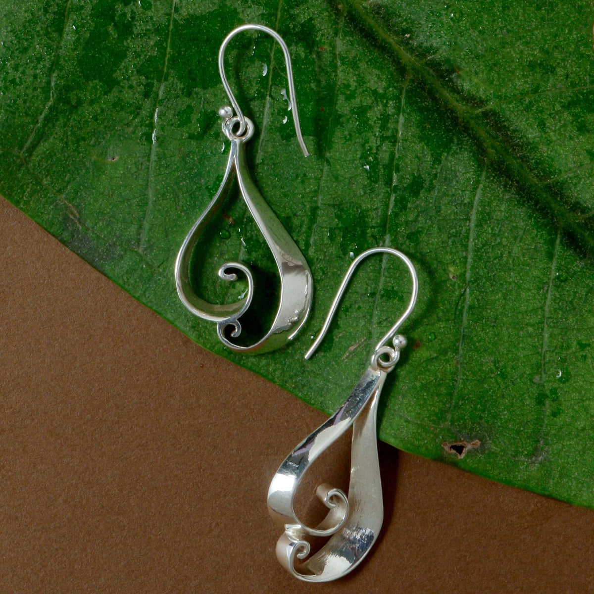 Vakr – Sculpted Silver Earrings