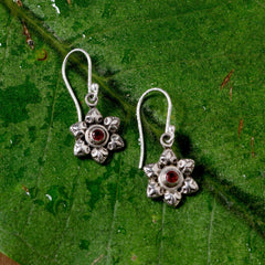Kund – Garnet Silver Drop Earrings