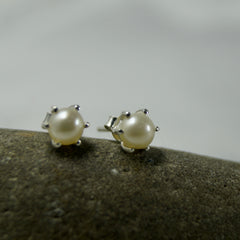 Bindi – Cultured Pearl Silver Stud Earrings