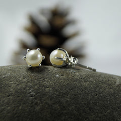 Bindi – Cultured Pearl Silver Stud Earrings