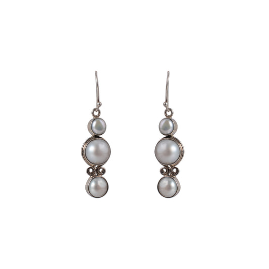 925 Sterling Silver Earrings with Three Lustrous Pearls – A Classic and Sophisticated Design for Every Occasion