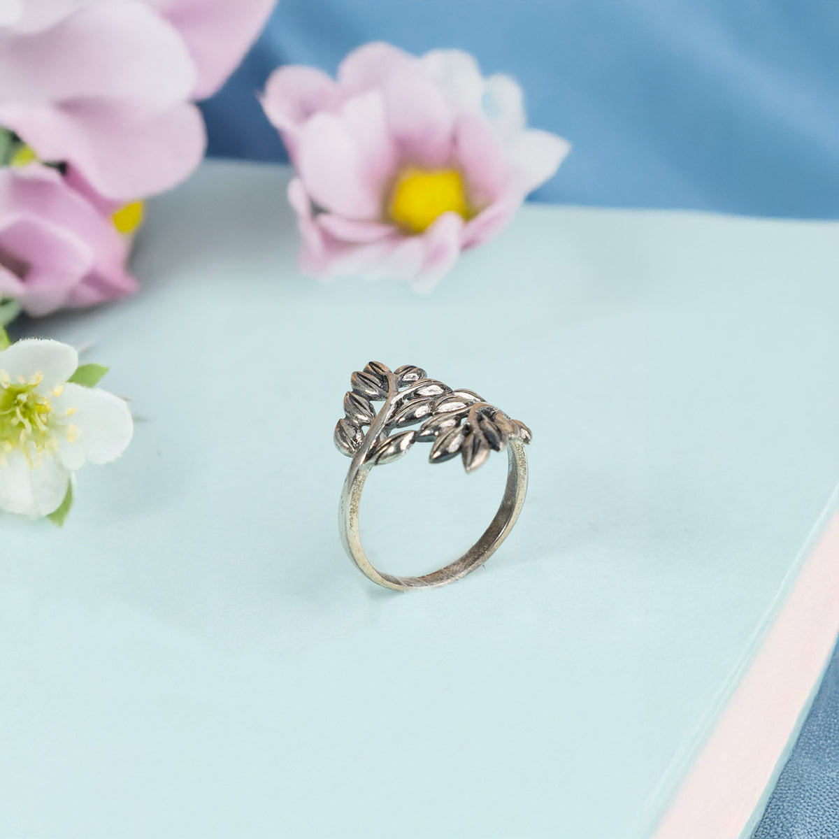 925 Vintage Sterling Silver Ring, Intricate Detailing, Elegant Statement Jewelry for Women, Timeless Design