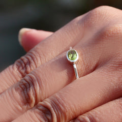 925 Handcrafted Sterling Silver Ring with Peridot Gemstone - Elegant Jewelry for Women