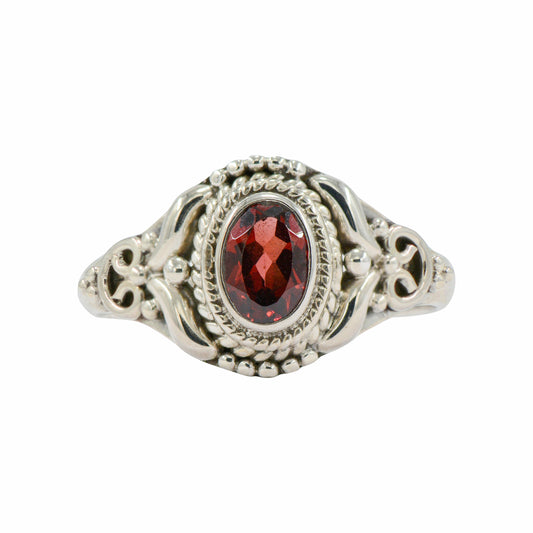 925 Silver Garnet Ring – Deep red garnet, elegant design, timeless sophistication, perfect for women and girls. Luxurious appeal