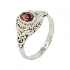 925 Silver Garnet Ring – Deep red garnet, elegant design, timeless sophistication, perfect for women and girls. Luxurious appeal