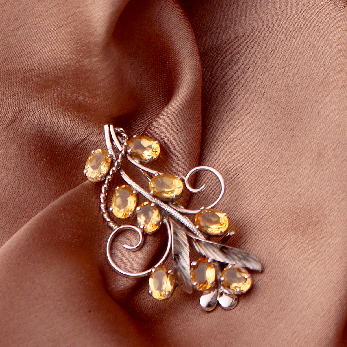 925 Elegant Sterling Silver Brooch with Citrine Gemstones – Vintage Leaf Design