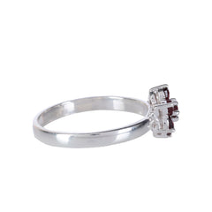 925 Silver Garnet Ring – Deep red garnet, elegant design, timeless sophistication, perfect for women and girls. Luxurious appeal