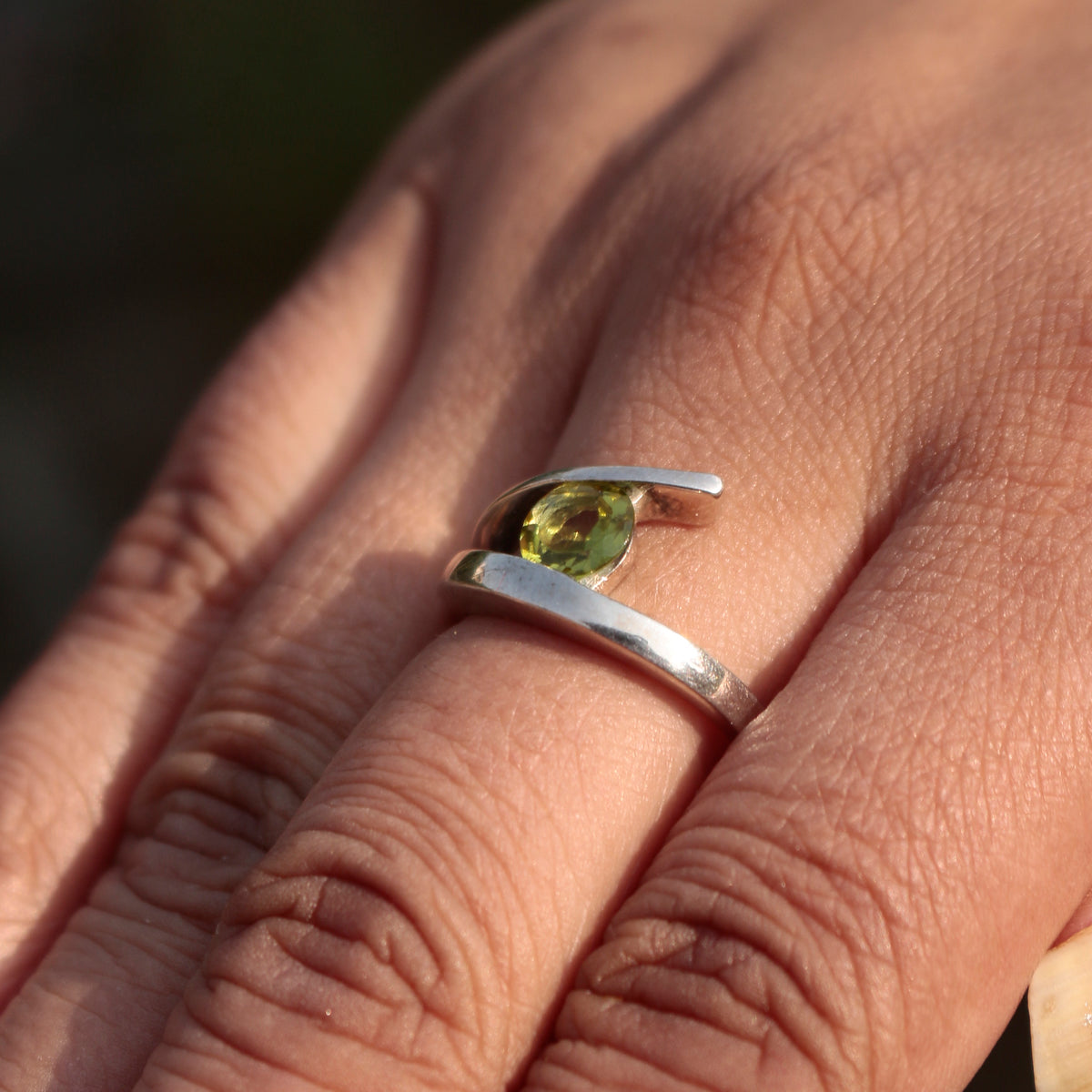 925 Silver Peridot Sterling Silver Ring – Green Gemstone Jewelry, Elegant Handcrafted Design, Healing Energy Ring, Luxury Gift for Her