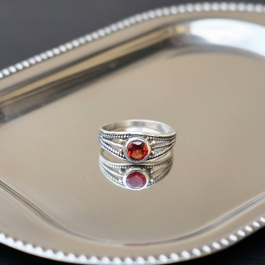 Fusionari 925 Sterling Silver Garnet Ring for Women | Handmade Minimalist Jewelry | Unique Healing Crystal Design | Size 5.3x1.9 cm | One Piece