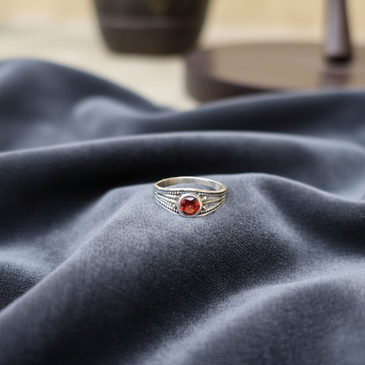 Fusionari 925 Sterling Silver Garnet Ring for Women | Handmade Minimalist Jewelry | Unique Healing Crystal Design | Size 5.3x1.9 cm | One Piece
