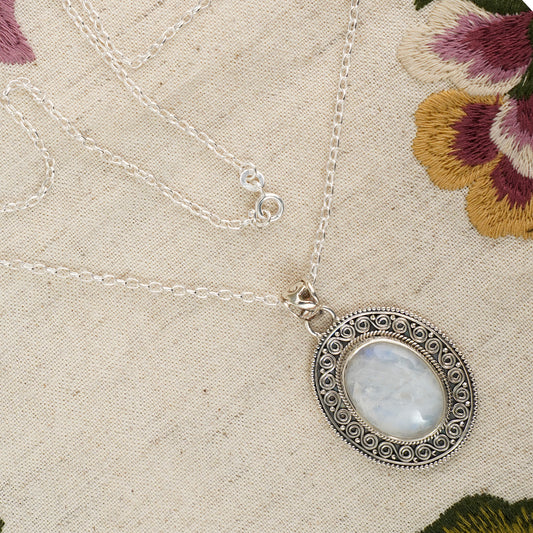 925 Silver Vintage Oval Moonstone Pendant Necklace with Intricate Silver Detailing - 18-Inch Chain for Elegant Everyday Style