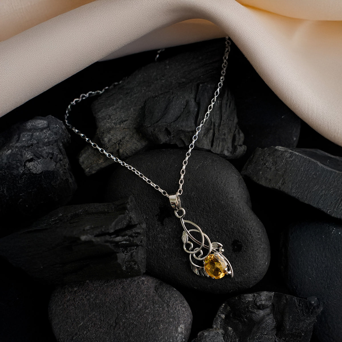 925 Sterling Silver Handcrafted Citrine Pendant Necklace – Stunning Flower Design with Natural Gemstones – Elegance Redefined