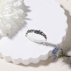 Rekh – Engraved Silver Ring