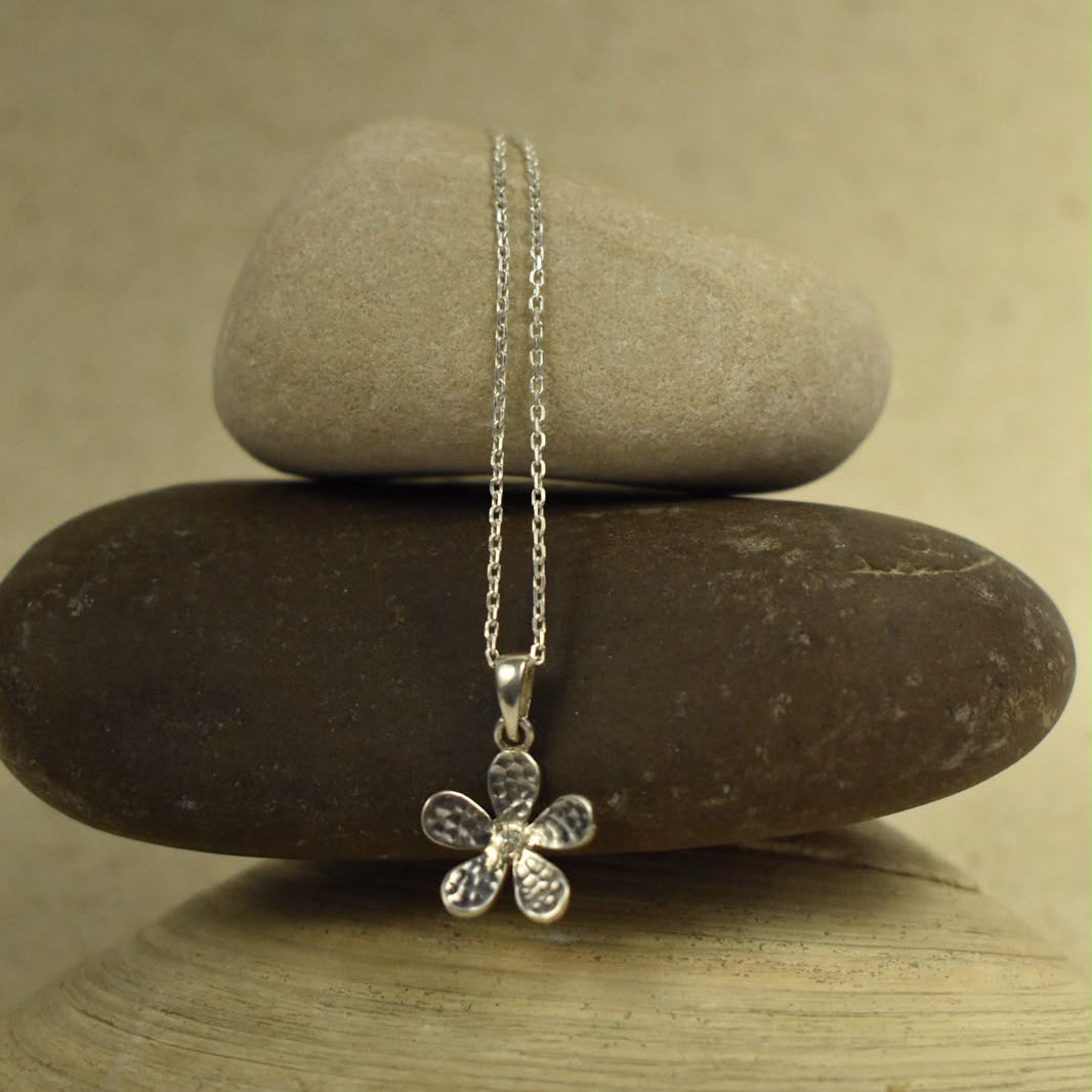 925 Sterling Silver Floral Pendant Necklace Elegant & Timeless Design